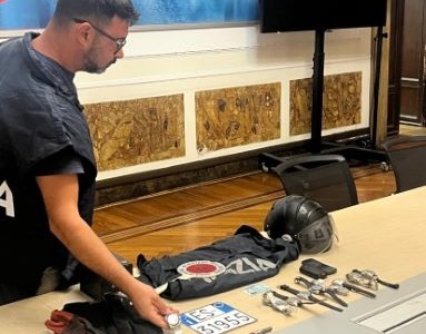 Tentano di rubare un orologio da 80mila euro: arrestati tre pluripregiudicati