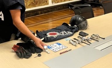 Tentano di rubare un orologio da 80mila euro: arrestati tre pluripregiudicati