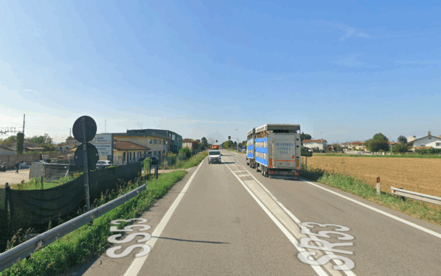 Frontale tra auto e camion sulla SR53 a Fontaniva: grave un 25enne