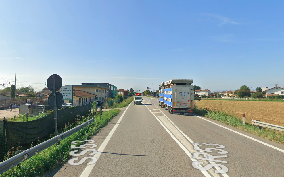 Frontale tra auto e camion sulla SR53 a Fontaniva: grave un 25enne
