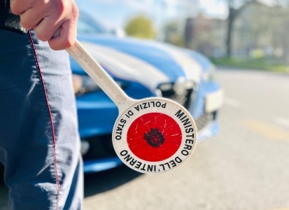 Vasta operazione di polizia giudiziaria nei confronti di giovani dediti a reati contro la persona, il patrimonio o in materia di stupefacenti