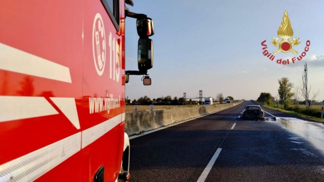 Incendio sulla A13, auto in fiamme all’altezza di Stanghella