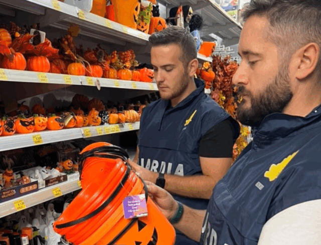 Halloween si avvicina, ma attenzione allo “scherzetto”: sequestrati 8mila articoli non sicuri in quattro negozi