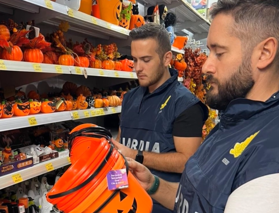 Halloween si avvicina, ma attenzione allo “scherzetto”: sequestrati 8mila articoli non sicuri in quattro negozi