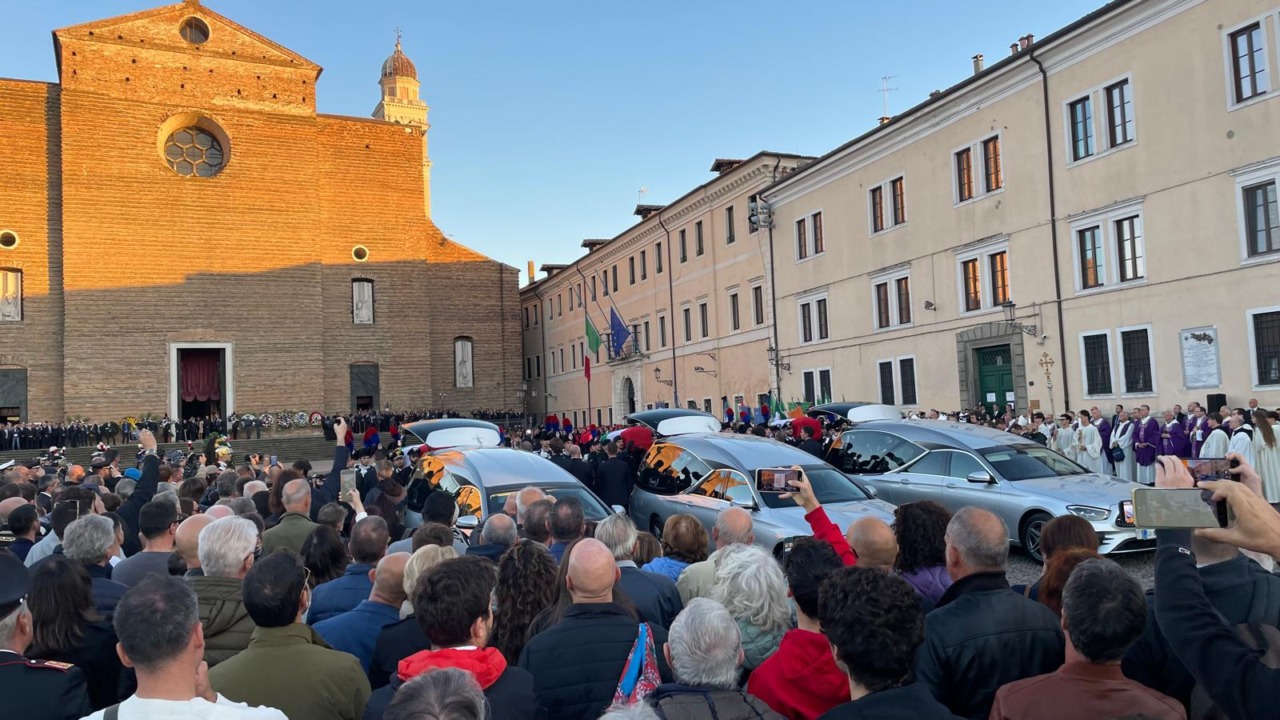 Funerale di Stato: a Padova l’ultimo saluto ai Carabinieri morti nella strage di Castel d’Azzano