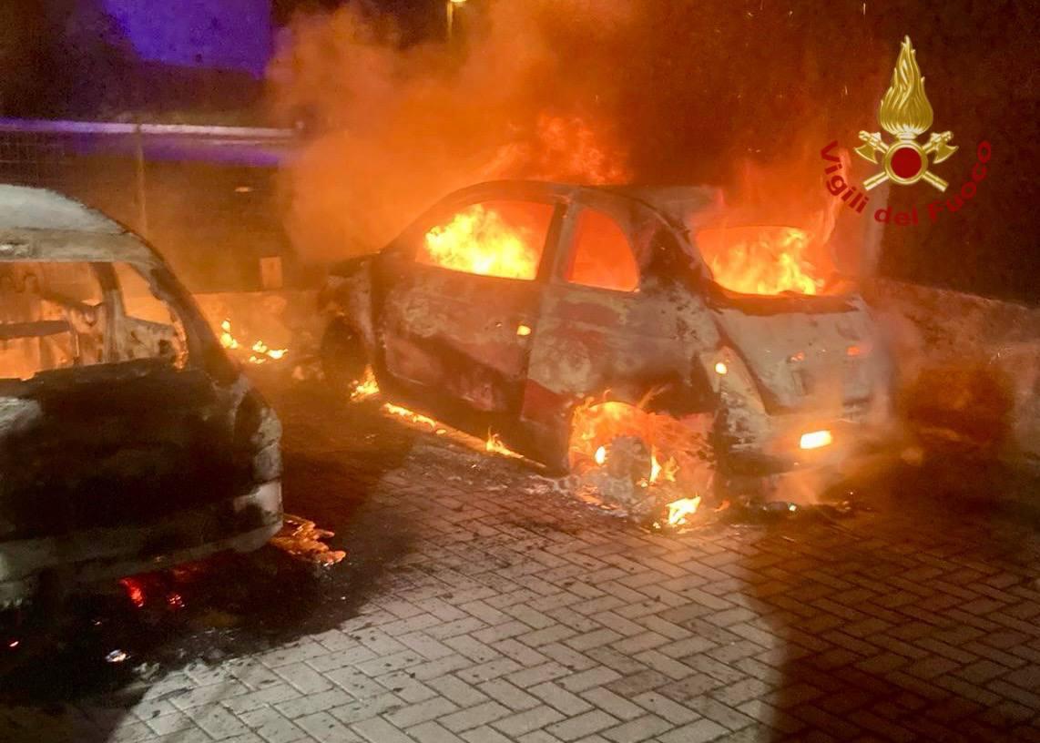 Auto in fiamme nella notte a Loreggia