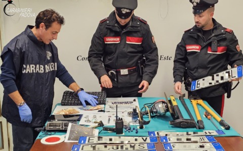 Inseguimento da film nella Bassa padovana: tre arresti dopo un’ora di fuga a folle velocità