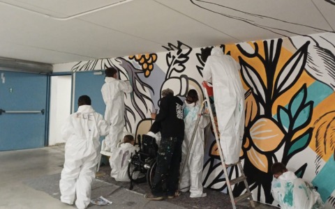 Gli studenti del Kennedy trasformano il sottopassaggio dell’Airone in un’opera di street art