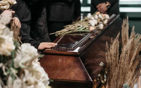 Come prepararsi al giorno del funerale: il supporto di un’impresa funebre