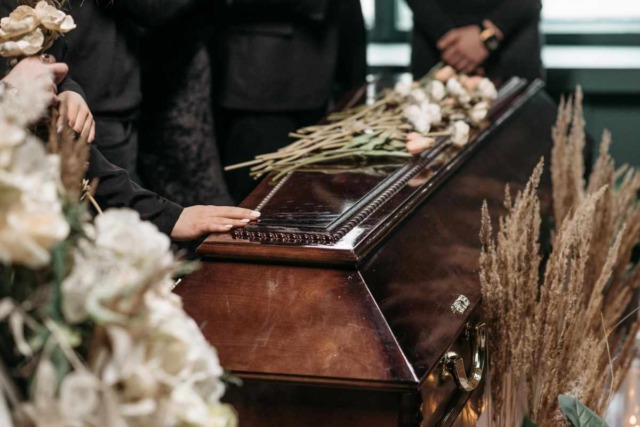 Come prepararsi al giorno del funerale: il supporto di un’impresa funebre