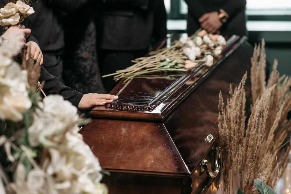 Come prepararsi al giorno del funerale: il supporto di un’impresa funebre