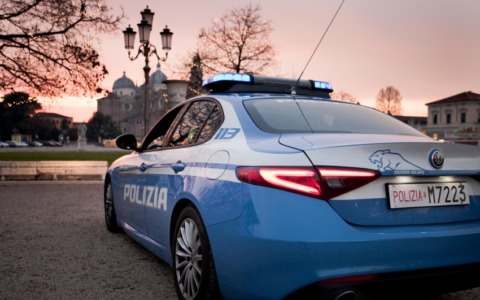 Ruba 700 euro a una signora e acquista cocaina per festeggiare, 29enne arrestato dopo la soffiata di un cittadino