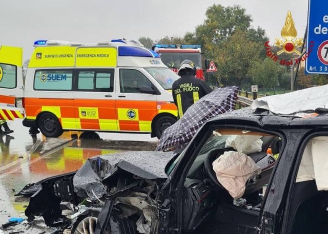 Scontro tra due auto sulla SS 47 Valsugana: quattro feriti