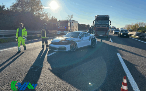 Scontro fra due camion e un’auto sportiva sull’A4 tra Padova Est e Arino Est