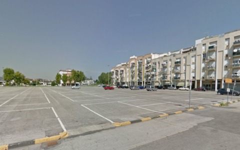 Tentativo di adescamento ad Abano Terme, studentessa delle medie avvicinata da un furgone bianco