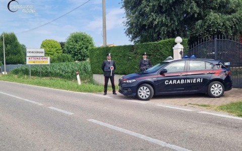 Sorpresi su un furgone a Casalserugo con coltello, cesoia e altri strumenti per scassinare