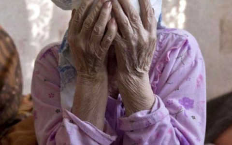 Maltrattava la mamma anziana e perseguitava anche la sorella, un incubo che andava avanti dal 2023