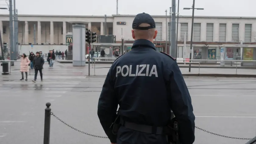 Padova, 22enne blocca un passeggino e tenta di portar via una bimba