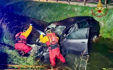 Frontale tra due auto a Carmignano di Brenta, due feriti