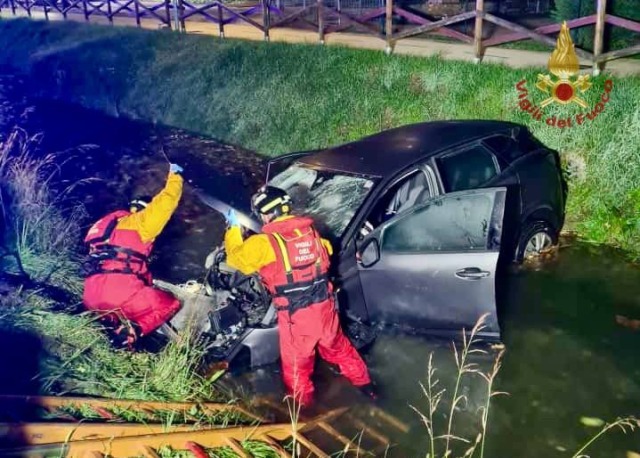Frontale tra due auto a Carmignano di Brenta, due feriti