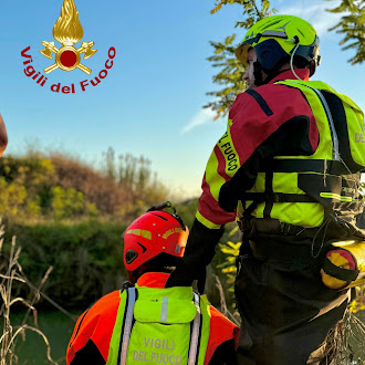 Recuperata dai Vigili del fuoco una imbarcazione incagliata nelle chiuse del Brenta