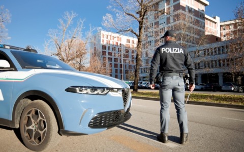 17enne molestata e palpeggiata sull’autobus mentre va a scuola