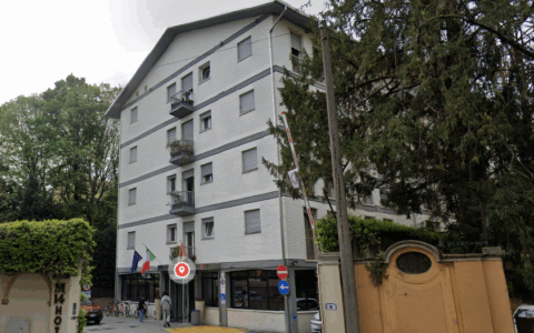 20enne denunciato per essersi registrato in hotel con nome falso