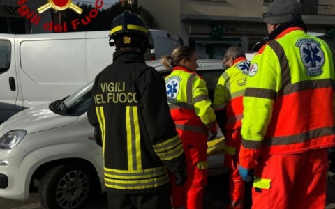 Incidente in via Guizza a Padova: scontro tra furgone e tre auto, tre feriti