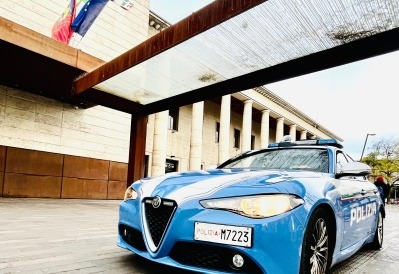 Molestò sessualmente una 17enne sull’autobus: ragazzo di 22 anni allontanato dal Paese