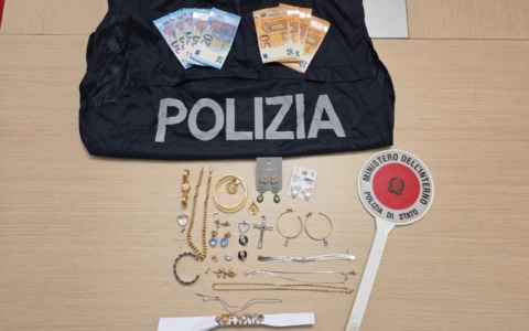 74enne truffata da un finto maresciallo, rubati gioielli per 25mila euro