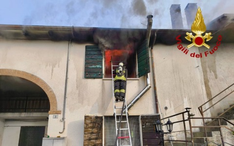 Incendio in un’abitazione a Polverara: vigili del fuoco salvano un anziano di 80 anni