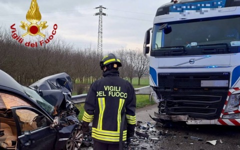 79enne muore nel frontale tra un’auto e un camion sulla statale 53 a Carmignano di Brenta