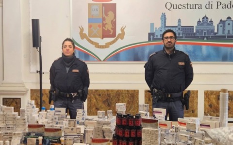 Fermato mentre vende sostanze dopanti a un 54enne, in un magazzino aveva più di 1500 confezioni di farmaci