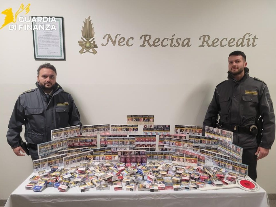 Spaccata notturna in un bar di Monselice: 20enne ruba 500 pacchetti di sigarette