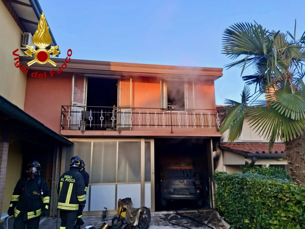 Auto in fiamme in un garage a Vigonza: intervento dei Vigili del Fuoco all’alba