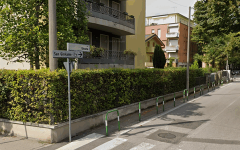 83enne aggredita e rapinata in casa: la badante ha dato le chiavi ai ladri