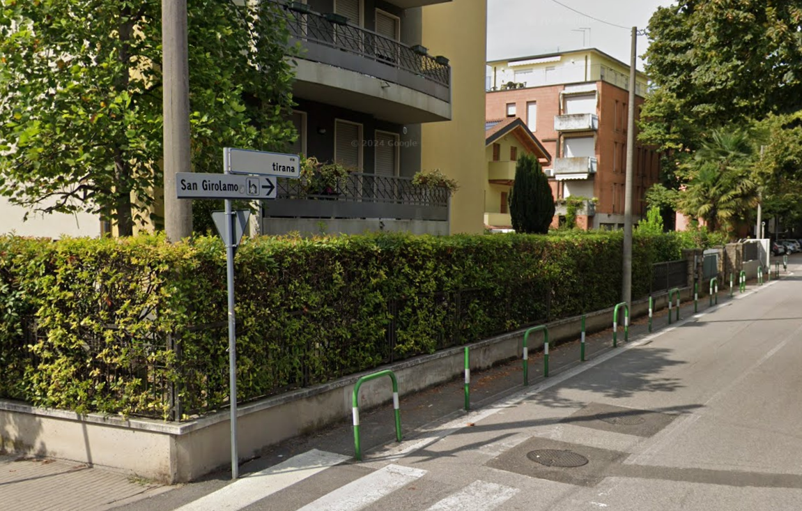 83enne aggredita e rapinata in casa: la badante ha dato le chiavi ai ladri