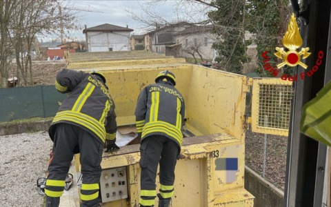 Incidente sul lavoro a Borgoricco, 64enne muore in un autocompattatore
