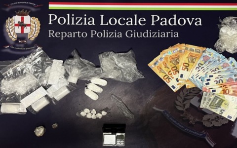 In casa di un 20enne trovate 56 dosi di cocaina