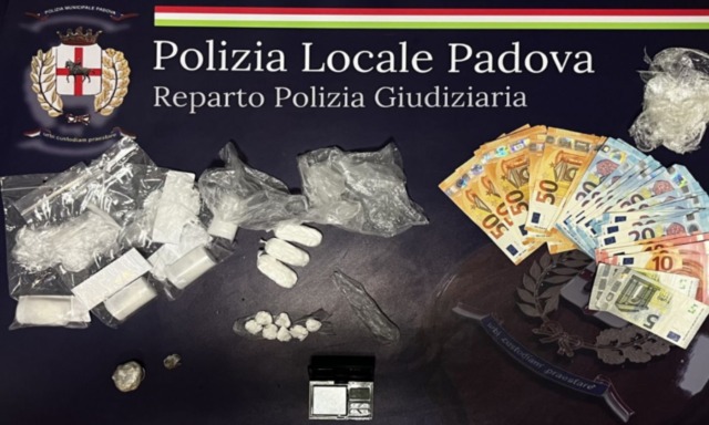 In casa di un 20enne trovate 56 dosi di cocaina