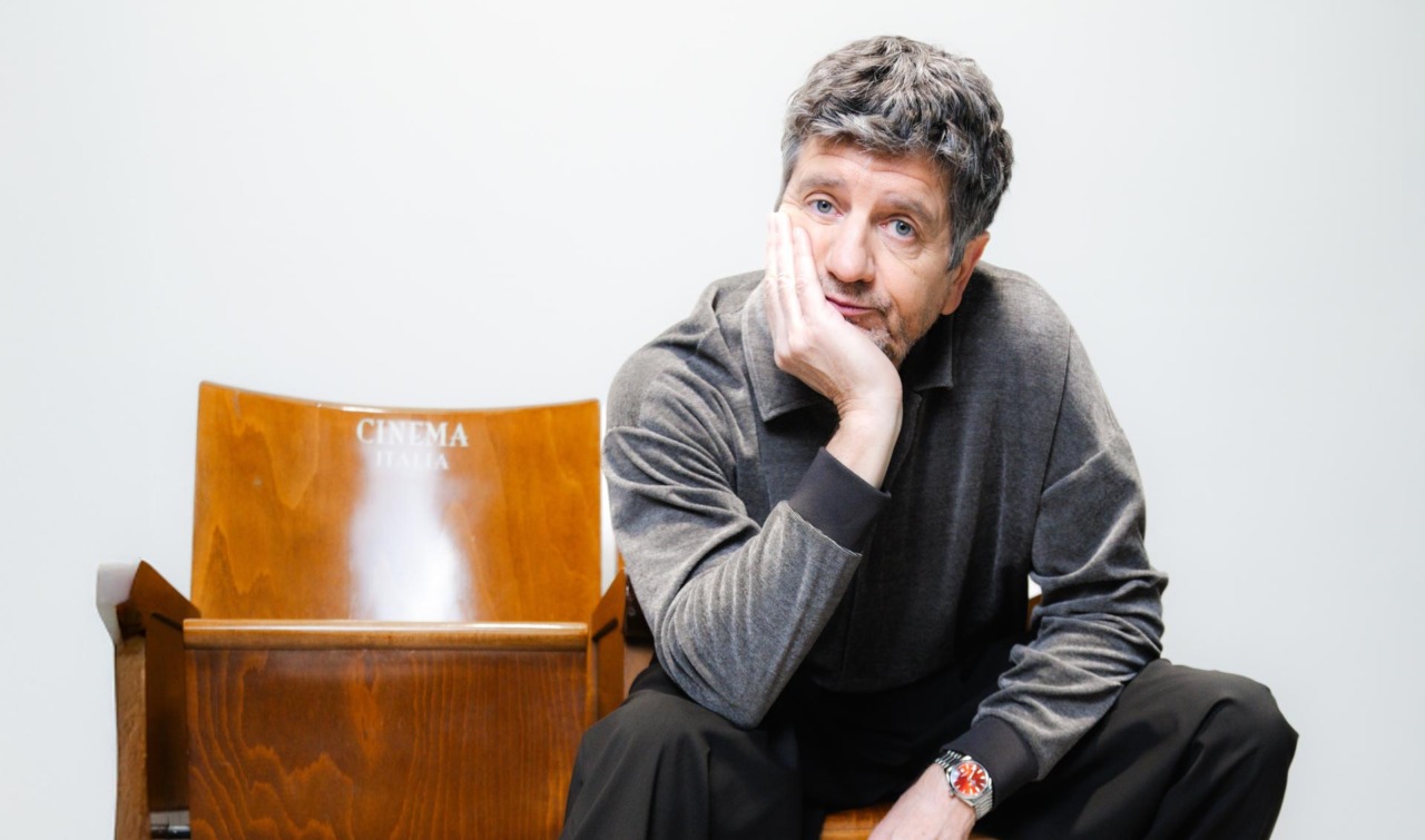 Fabio De Luigi torna sul palco dopo 25 anni: a Padova l’unica data veneta di “Biol – In Carne e Ossa”