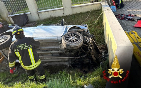 Scontro tra due auto a Campodarsego: un veicolo si ribalta in un fossato