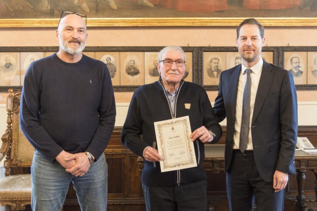 Riconoscimento civico a Padova: tassista salva un uomo dall’infarto, premiato in Comune