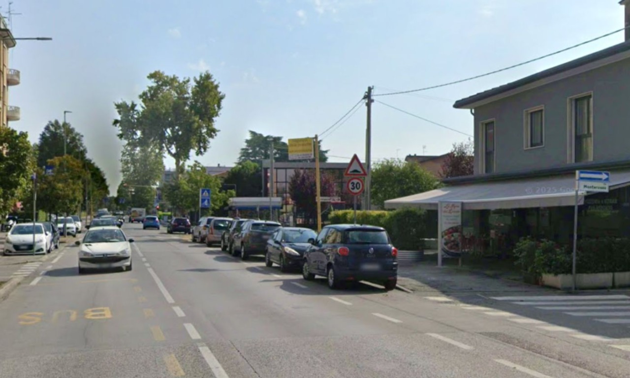 35enne minaccia i clienti di una pizzeria in via Dei Colli con una spranga