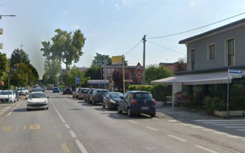 35enne minaccia i clienti di una pizzeria in via Dei Colli con una spranga