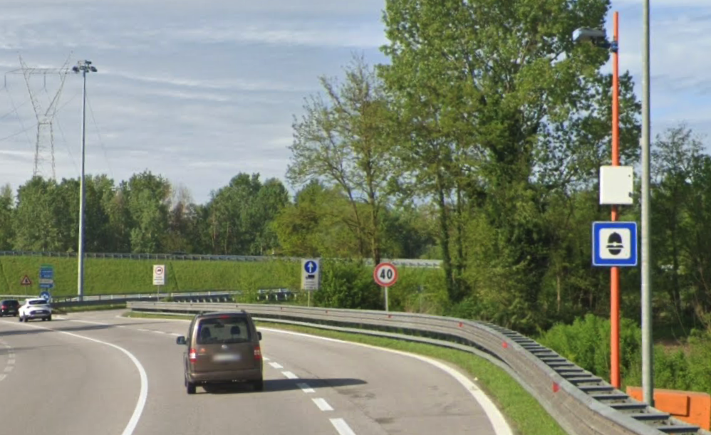 Autovelox tranciato sulla Postumia a Fontaniva, “Fleximan” è tornato?