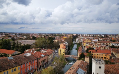 Migliora la qualità dell’aria a Padova: rispettati i limiti di PM10 nel 2025 (l’ultima volta vent’anni fa)