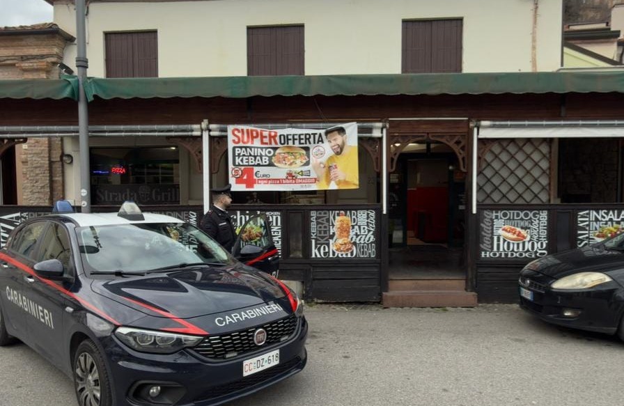 Titolare di un kebab di Monselice accoltellato a una gamba