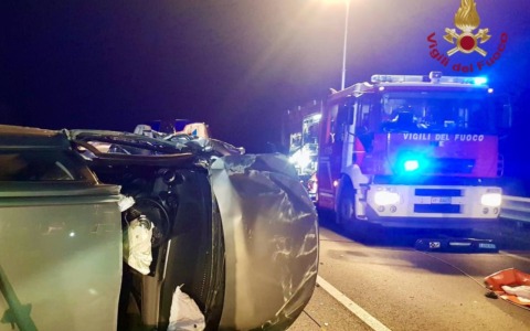 Scontro tra due auto a Campodarsego, una si ribalta: due feriti
