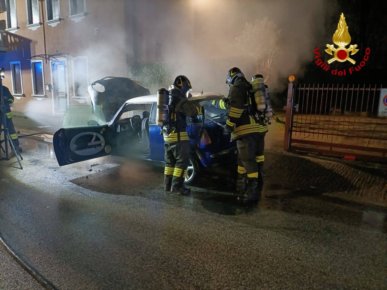 Incendio a Cadoneghe, auto a GPL in fiamme